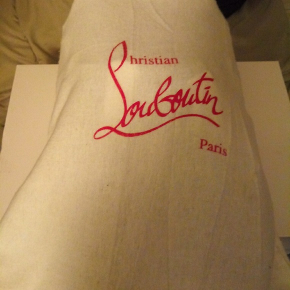 A pair of red bottom sneakers - Picture 4 of 5